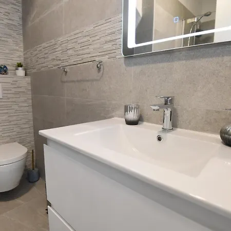 Karlo Apartman *